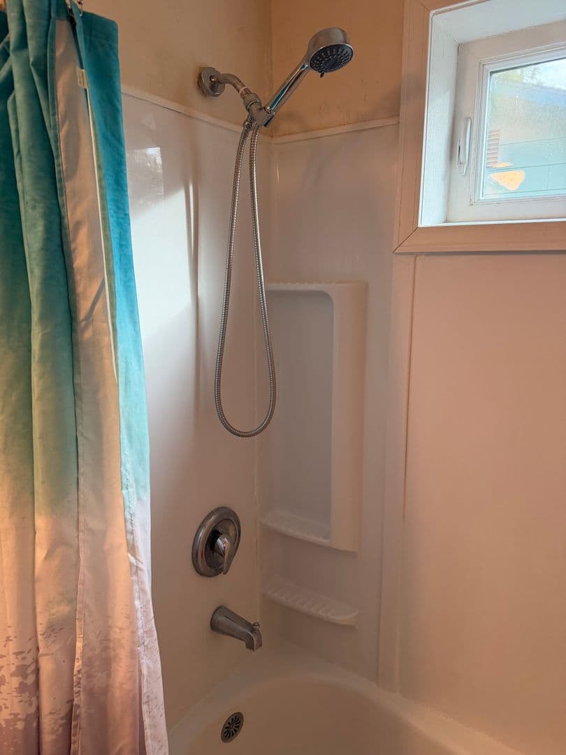 Eugene House: 1136 W 8th Ave
