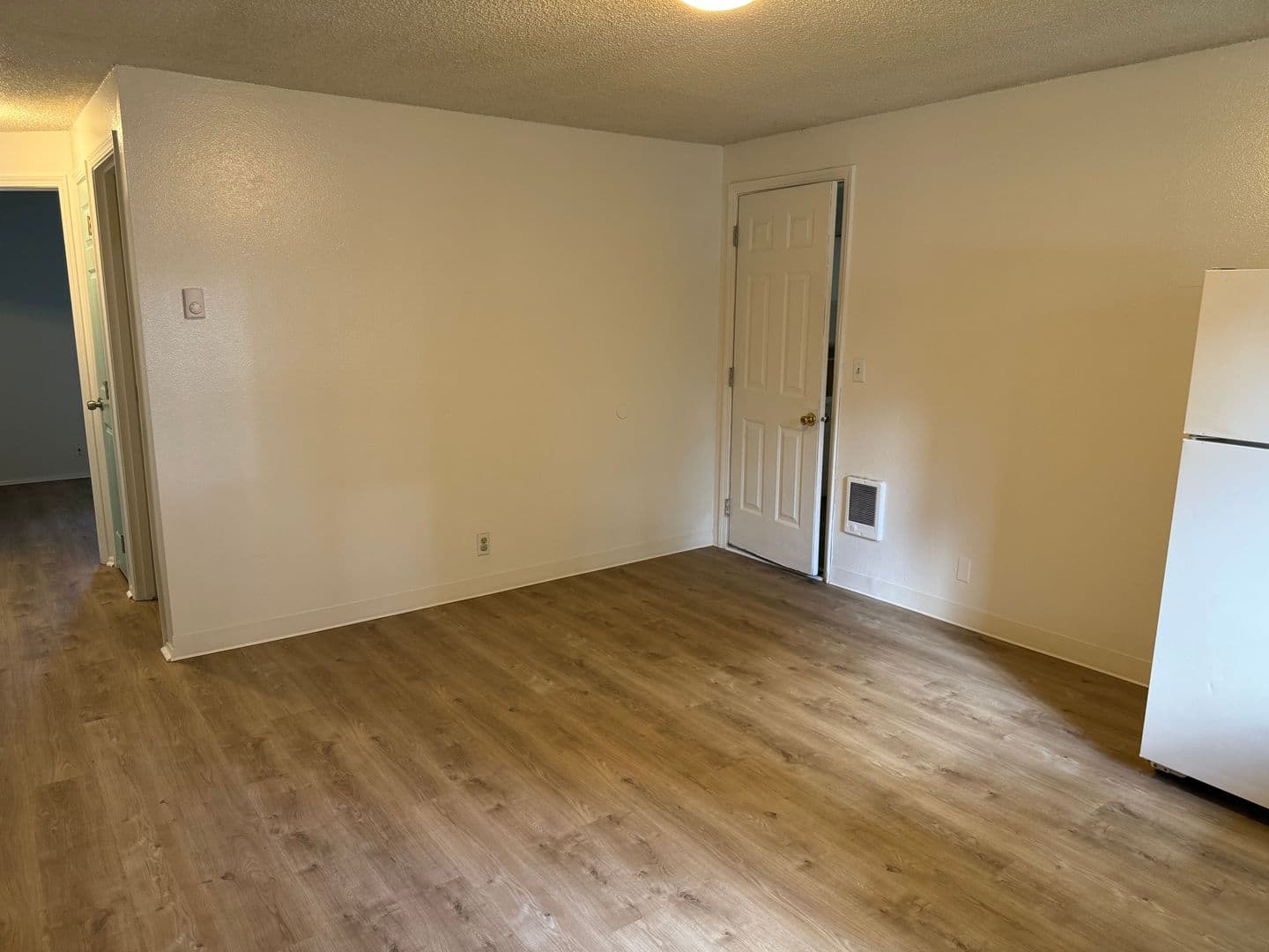 Eugene House: 875 Horn Ln