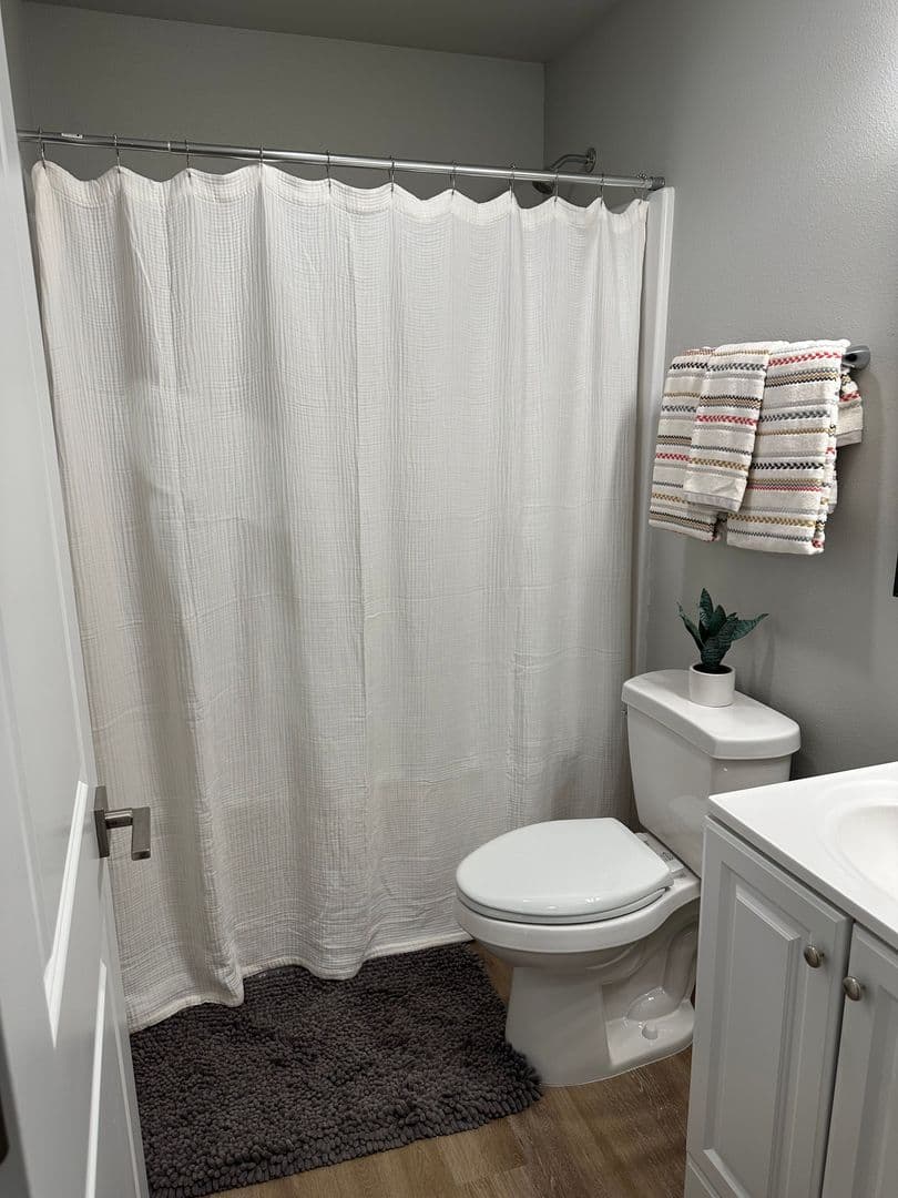 Cottage Grove Apartment: 555 N. River Rd.