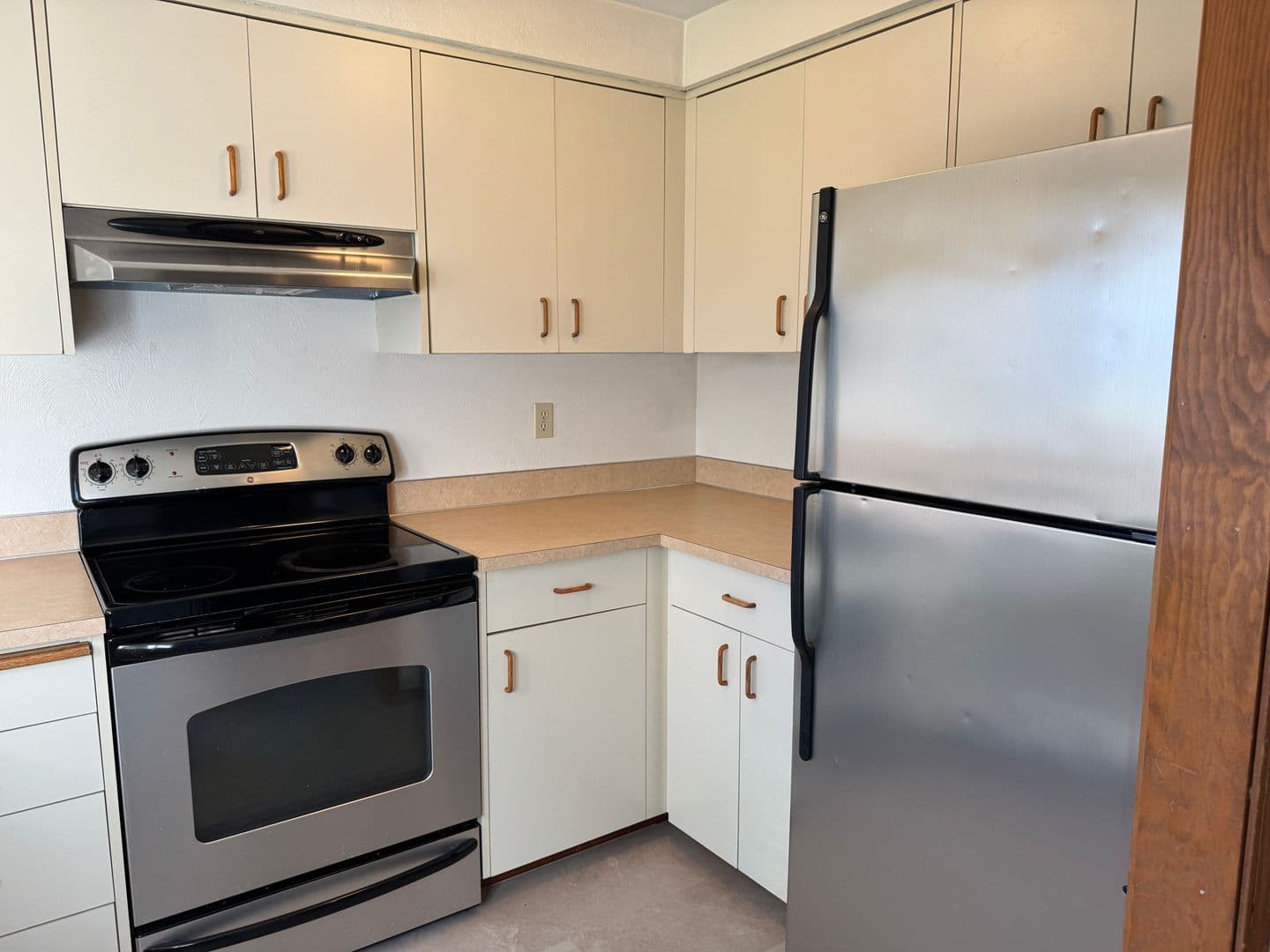 Eugene Apartment: 1609 Adkins St.