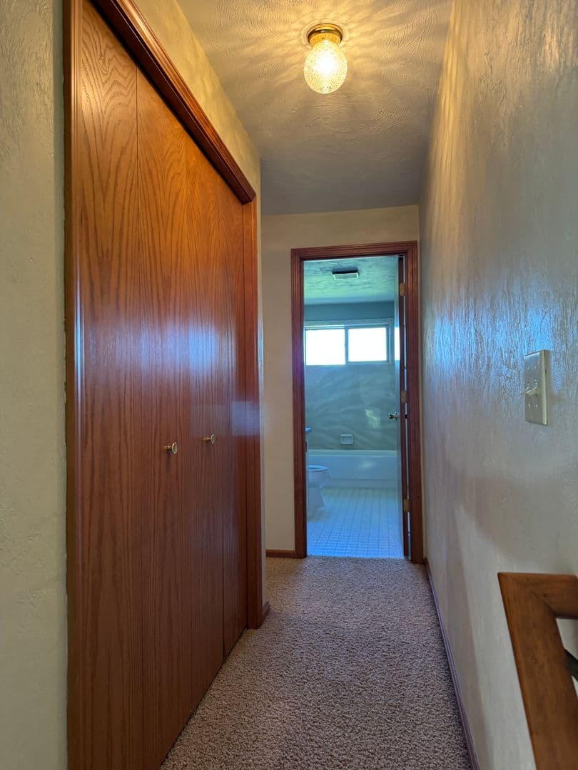 Eugene Apartment: 1609 Adkins St.