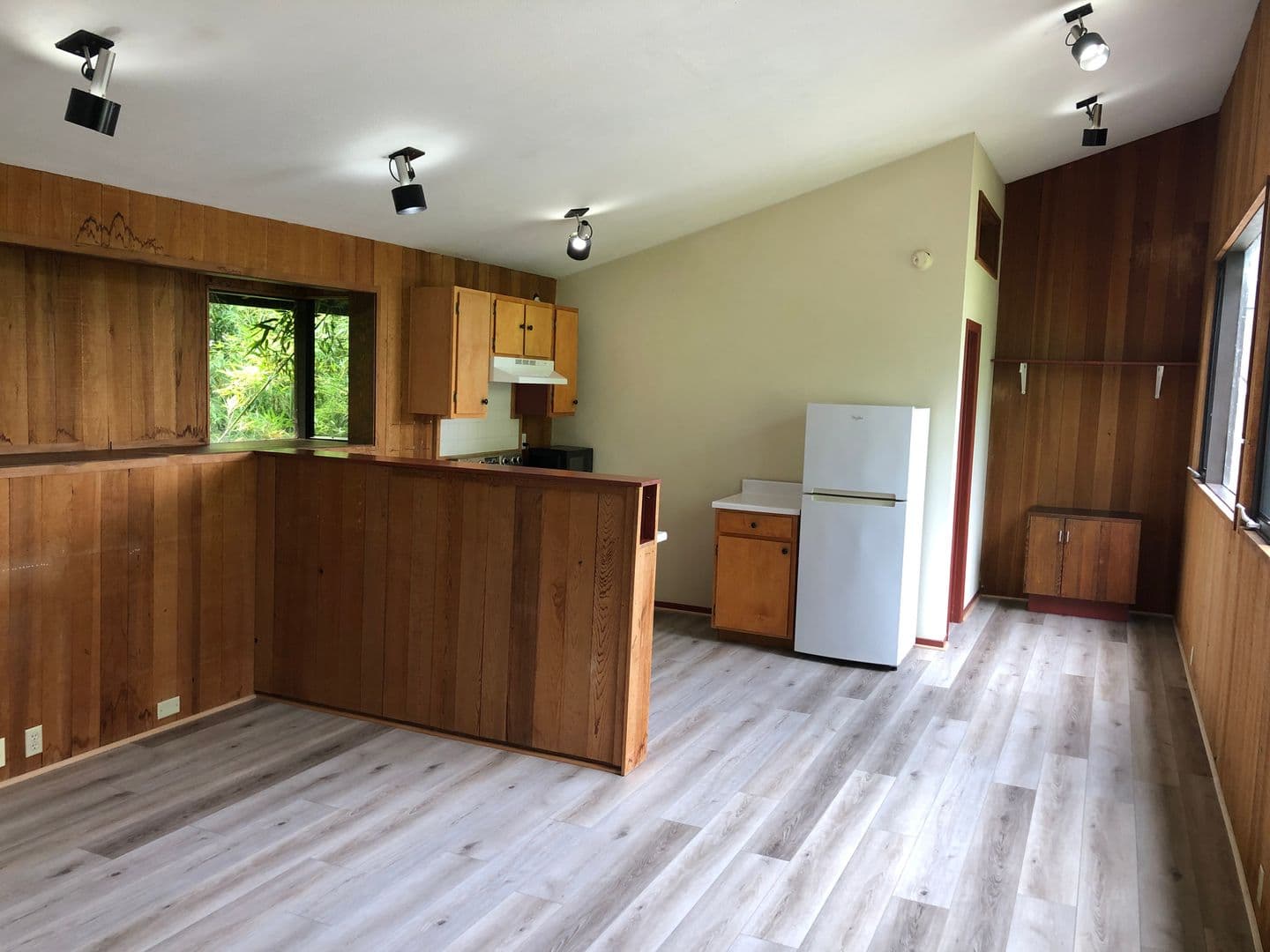 Eugene Apartment: 1873 Garden Ave.