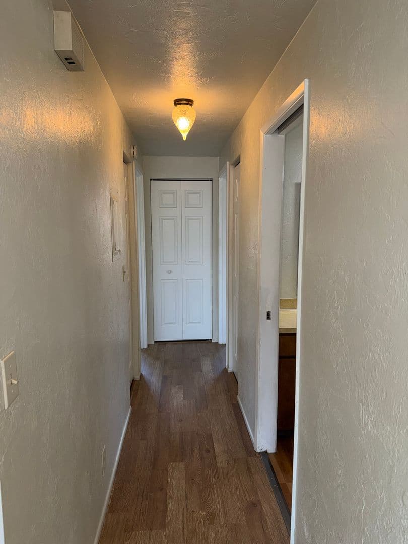 Junction City Apartment: 165 SW Kalmia St.