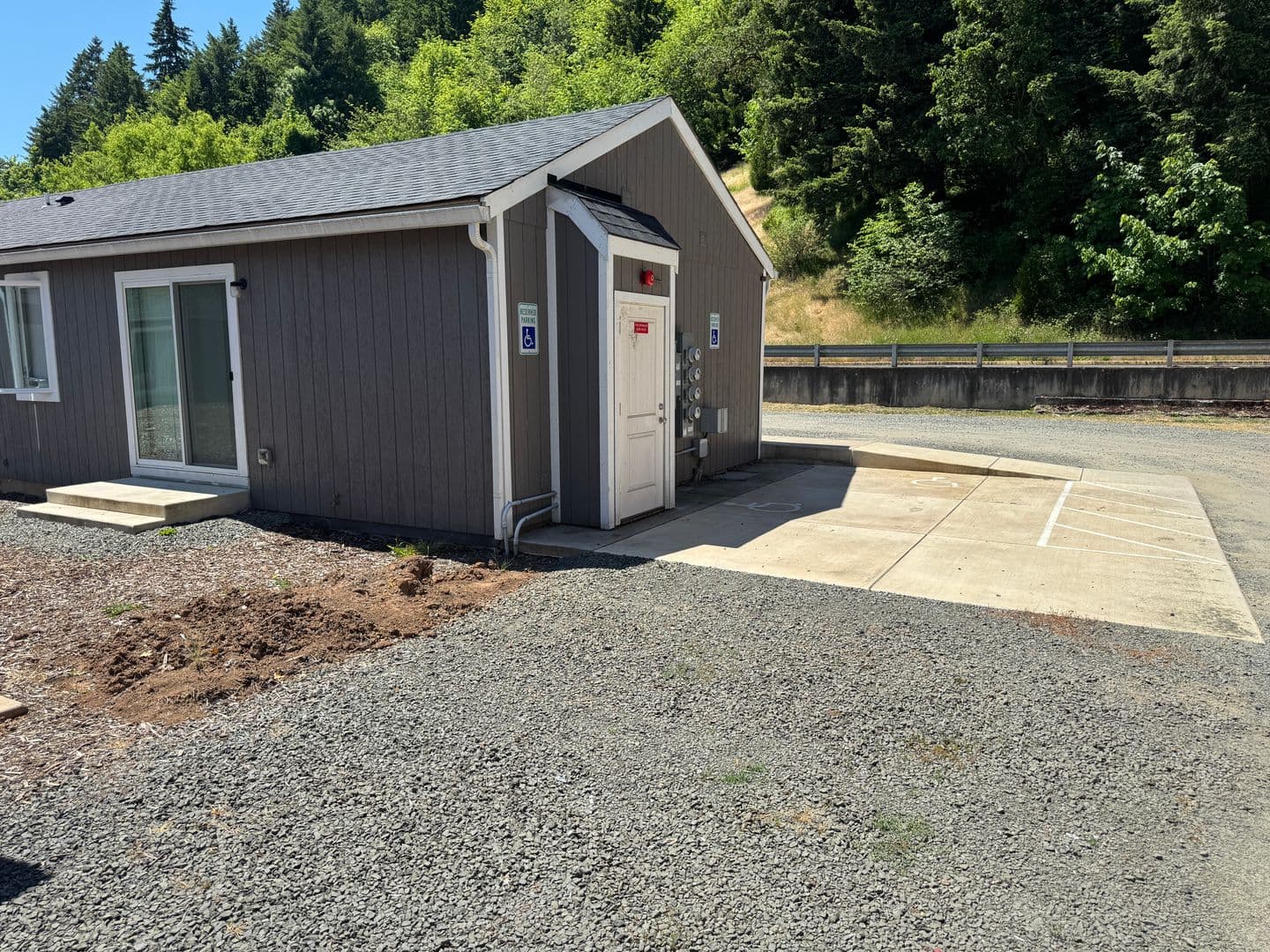 Cottage Grove Apartment: 555 N. River Rd.