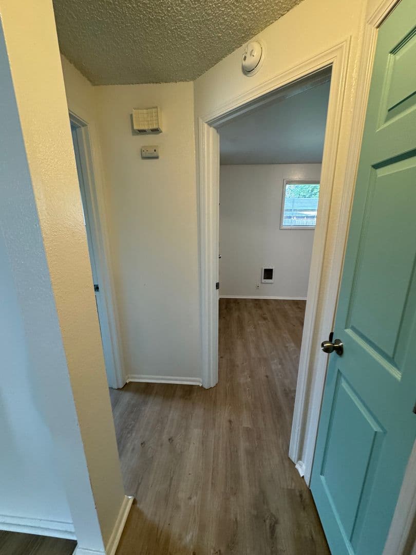 Eugene House: 875 Horn Ln