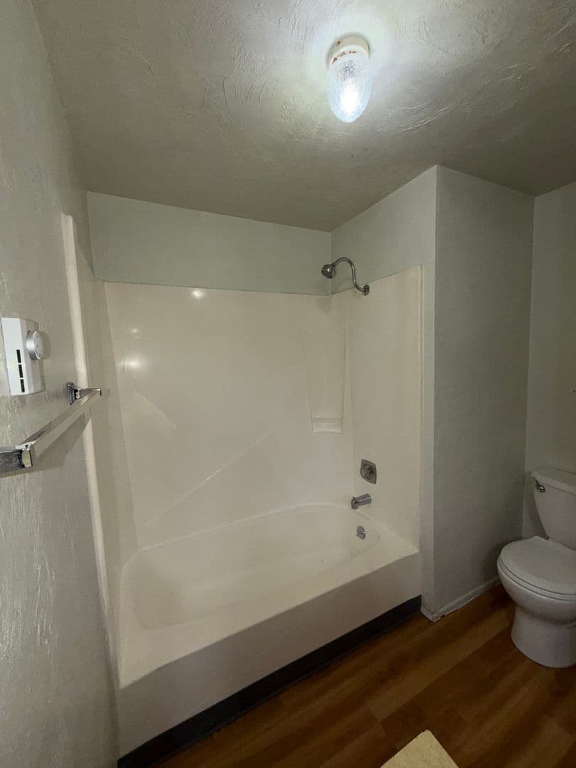 Junction City Apartment: 165 SW Kalmia St.
