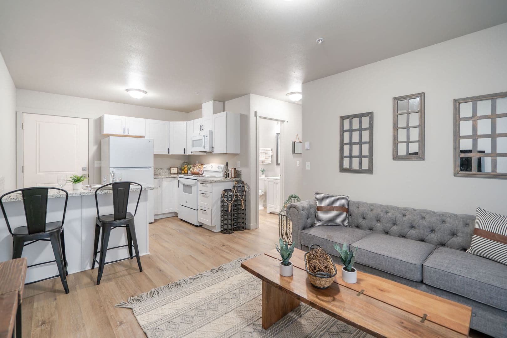 Cottage Grove Apartment: 555 N. River Rd.