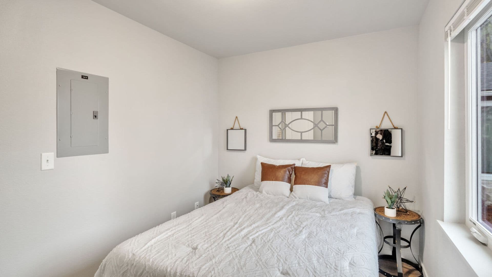 Cottage Grove Apartment: 555 N. River Rd.