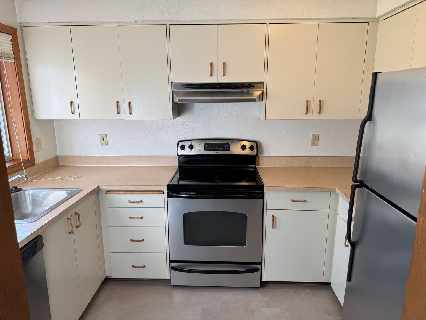 Eugene Apartment: 1609 Adkins St.