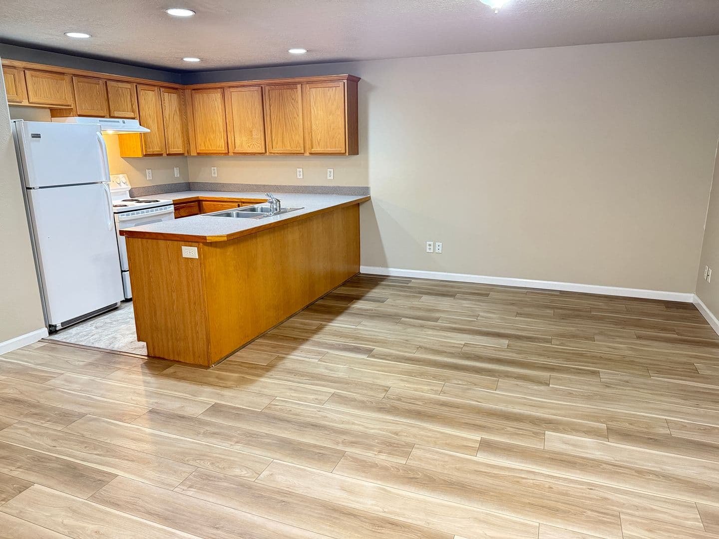 Springfield House: 5941 Aster St