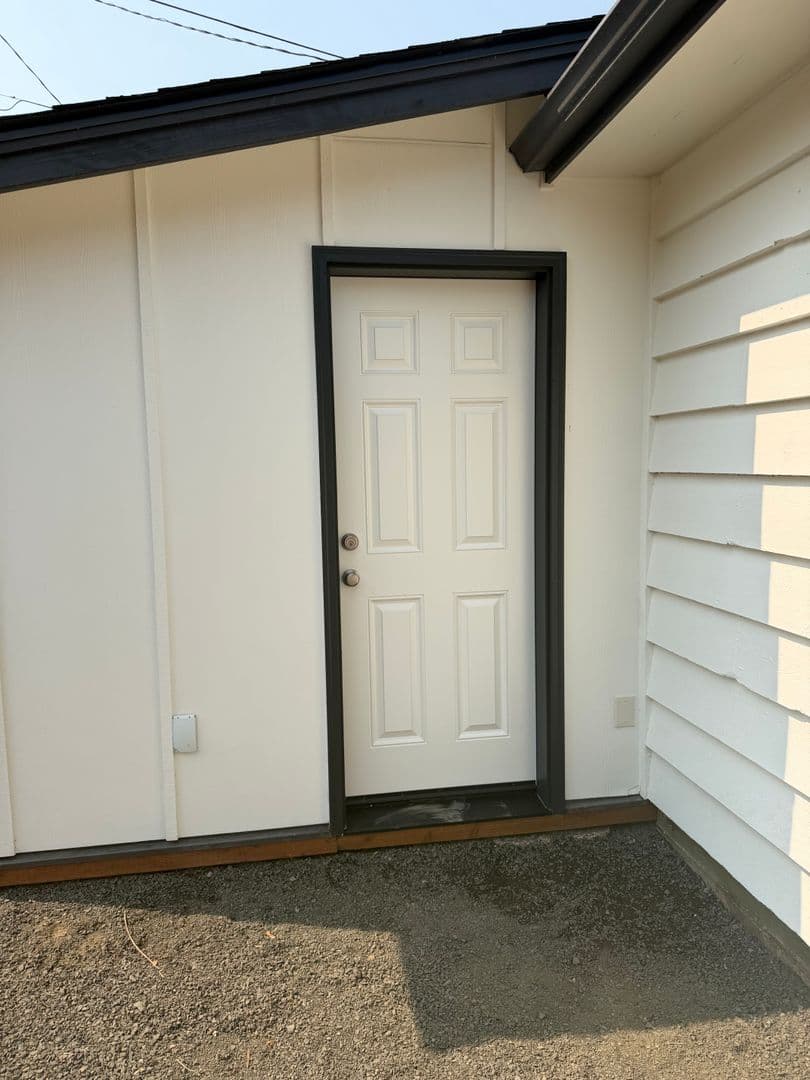 Eugene House: 240 Rose Ct. Unit B