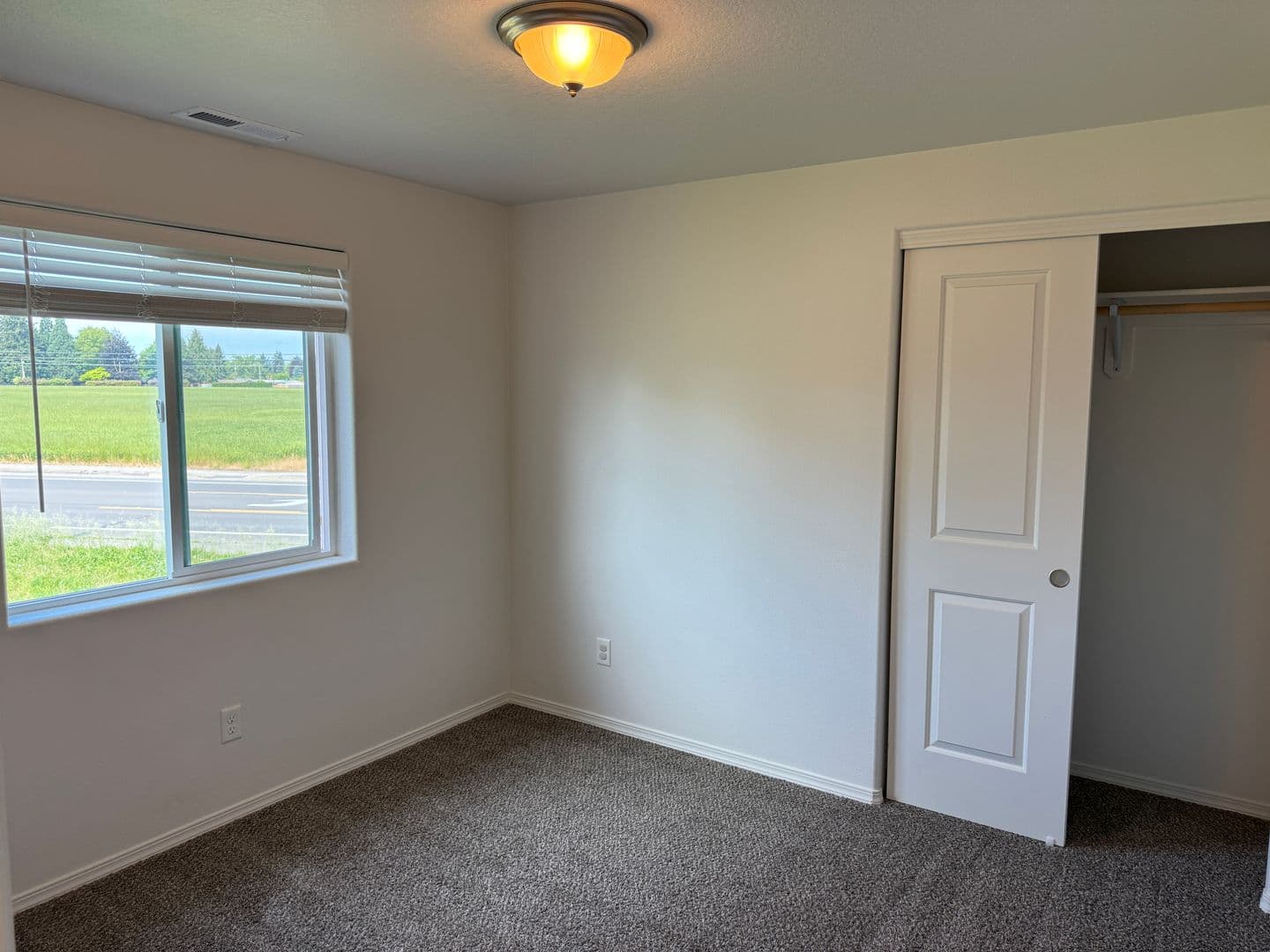 Eugene House: 53 Hillview Ln. 1