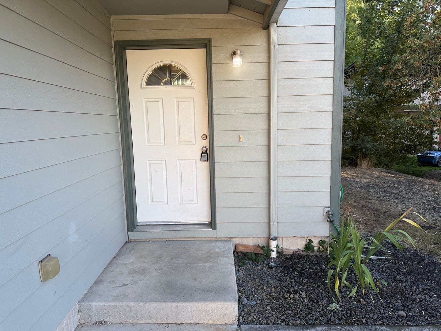 Springfield House: 5941 Aster St