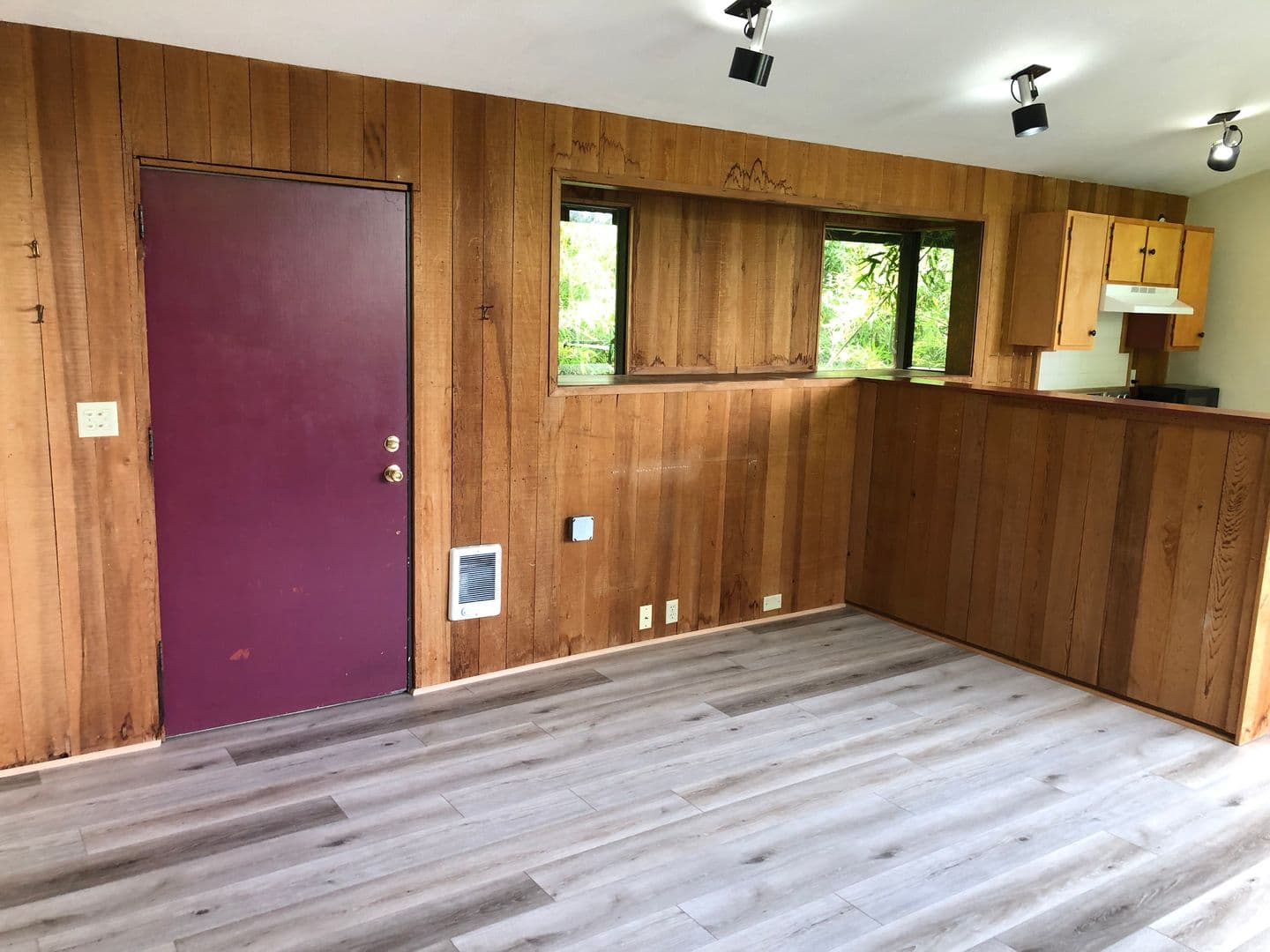 Eugene Apartment: 1873 Garden Ave.