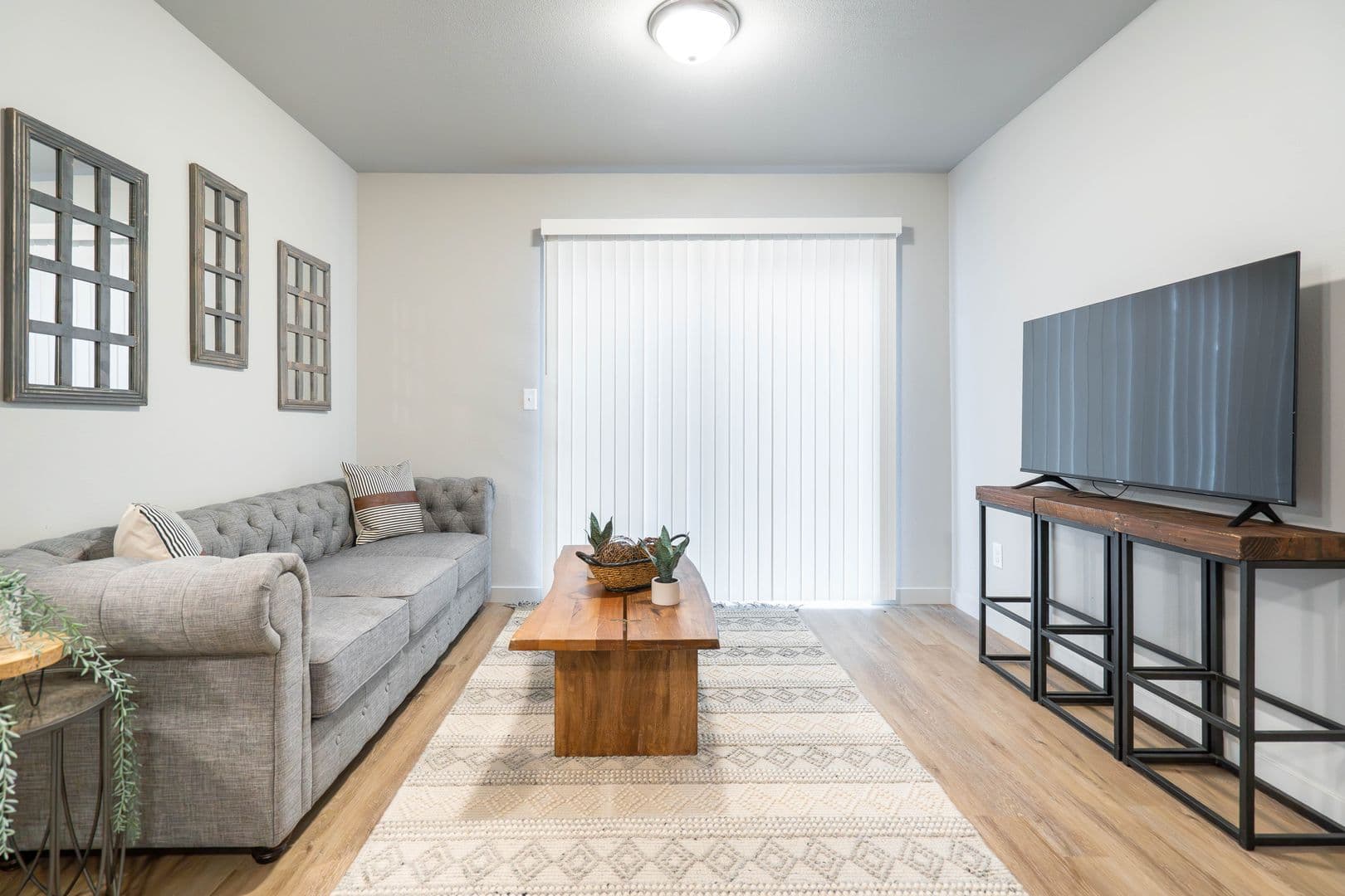Cottage Grove Apartment: 555 N. River Rd.