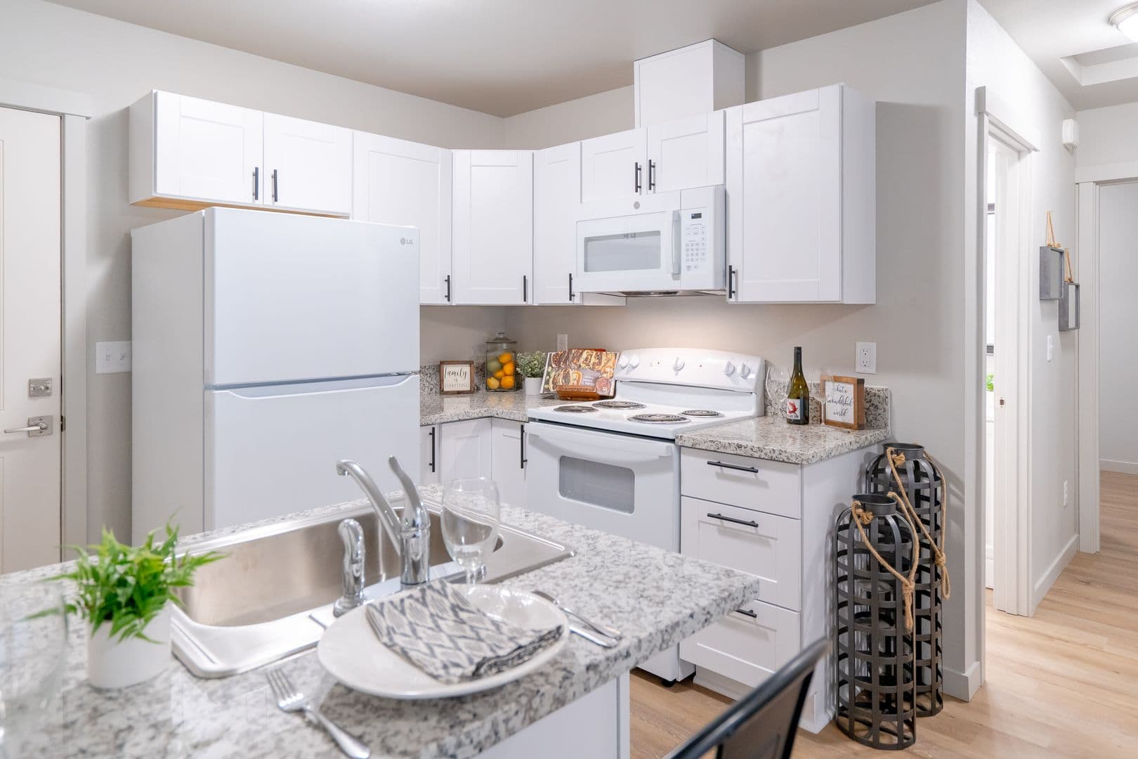 Cottage Grove Apartment: 555 N. River Rd.