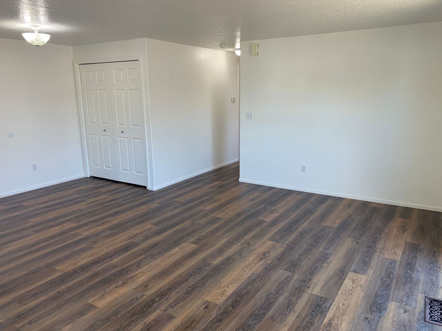 Creswell House: 115 Blue Jay Loop