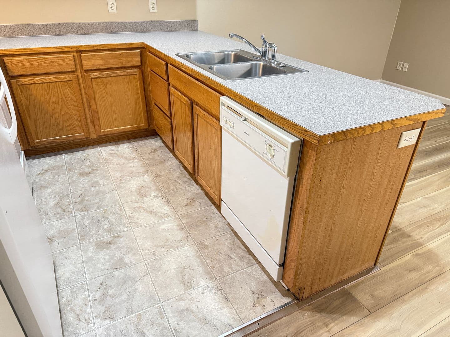 Springfield House: 5941 Aster St