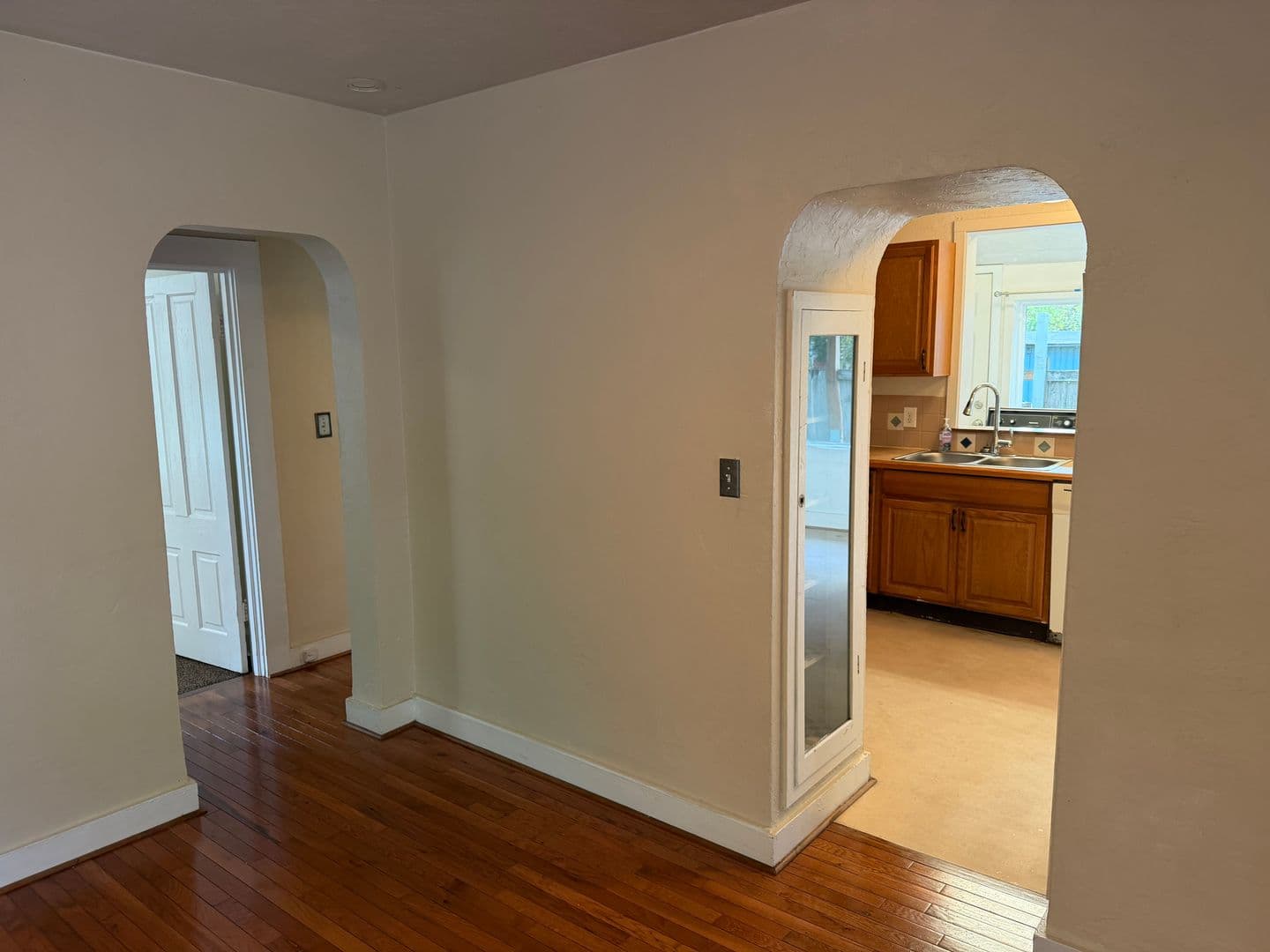 Eugene House: 1136 W 8th Ave