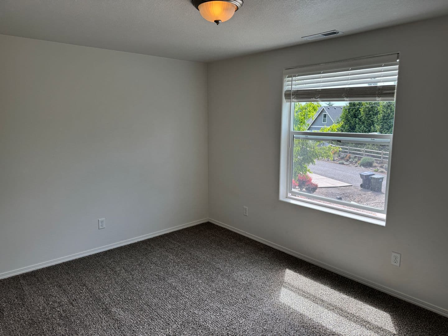 Eugene House: 53 Hillview Ln. 1