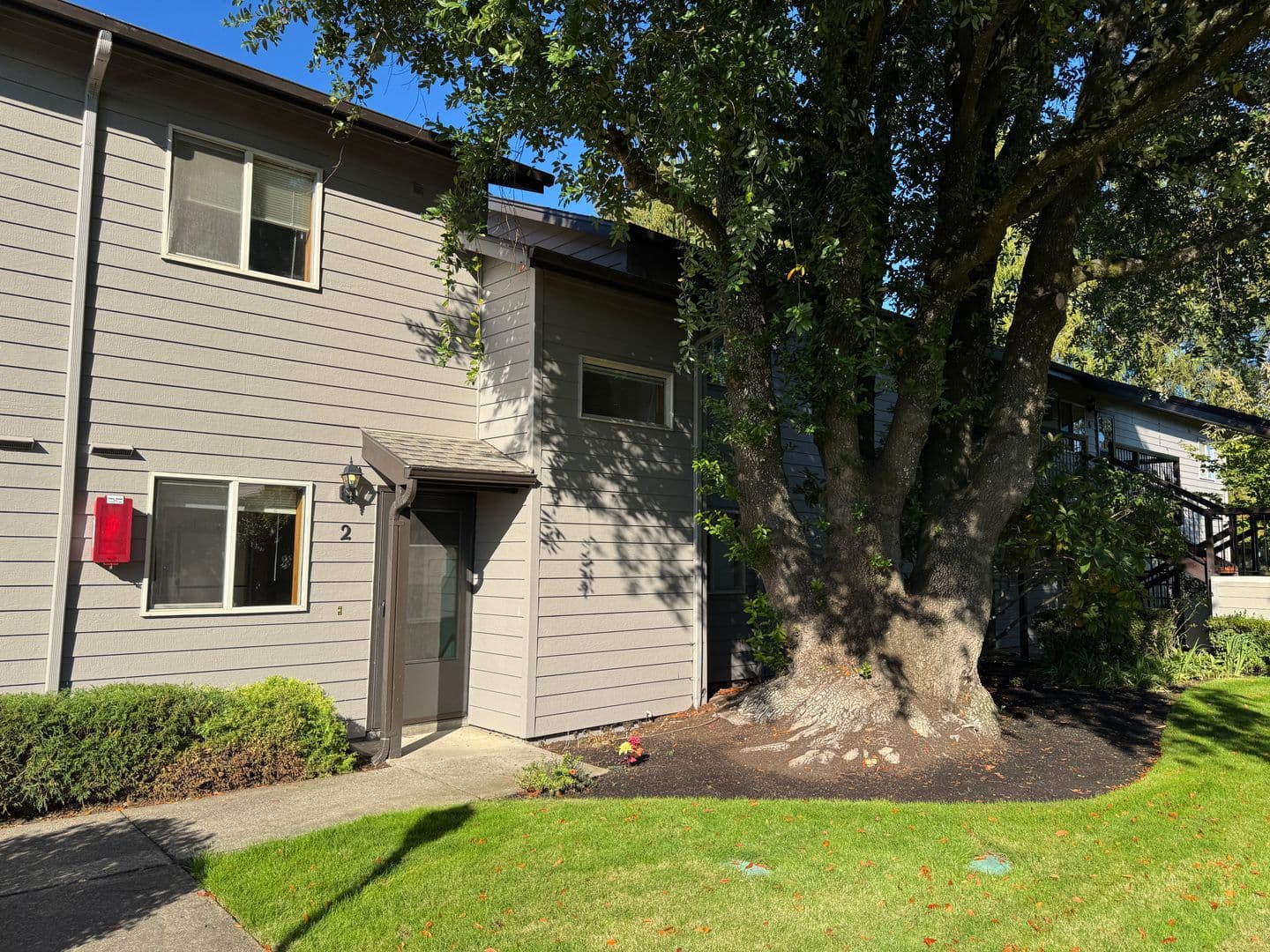 Eugene Apartment: 1609 Adkins St.