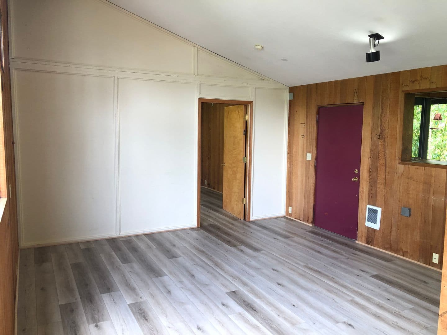 Eugene Apartment: 1873 Garden Ave.