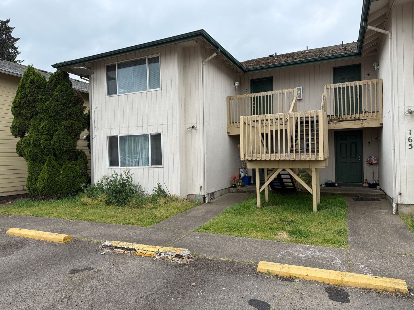 Junction City Apartment: 165 SW Kalmia St.