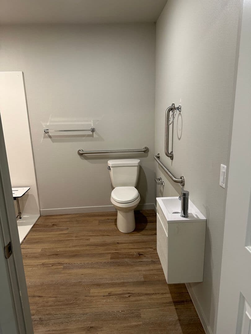 Cottage Grove Apartment: 555 N. River Rd.