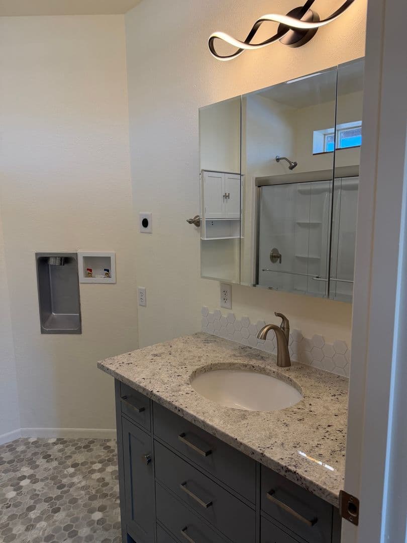 Springfield House: 579 N 51st St