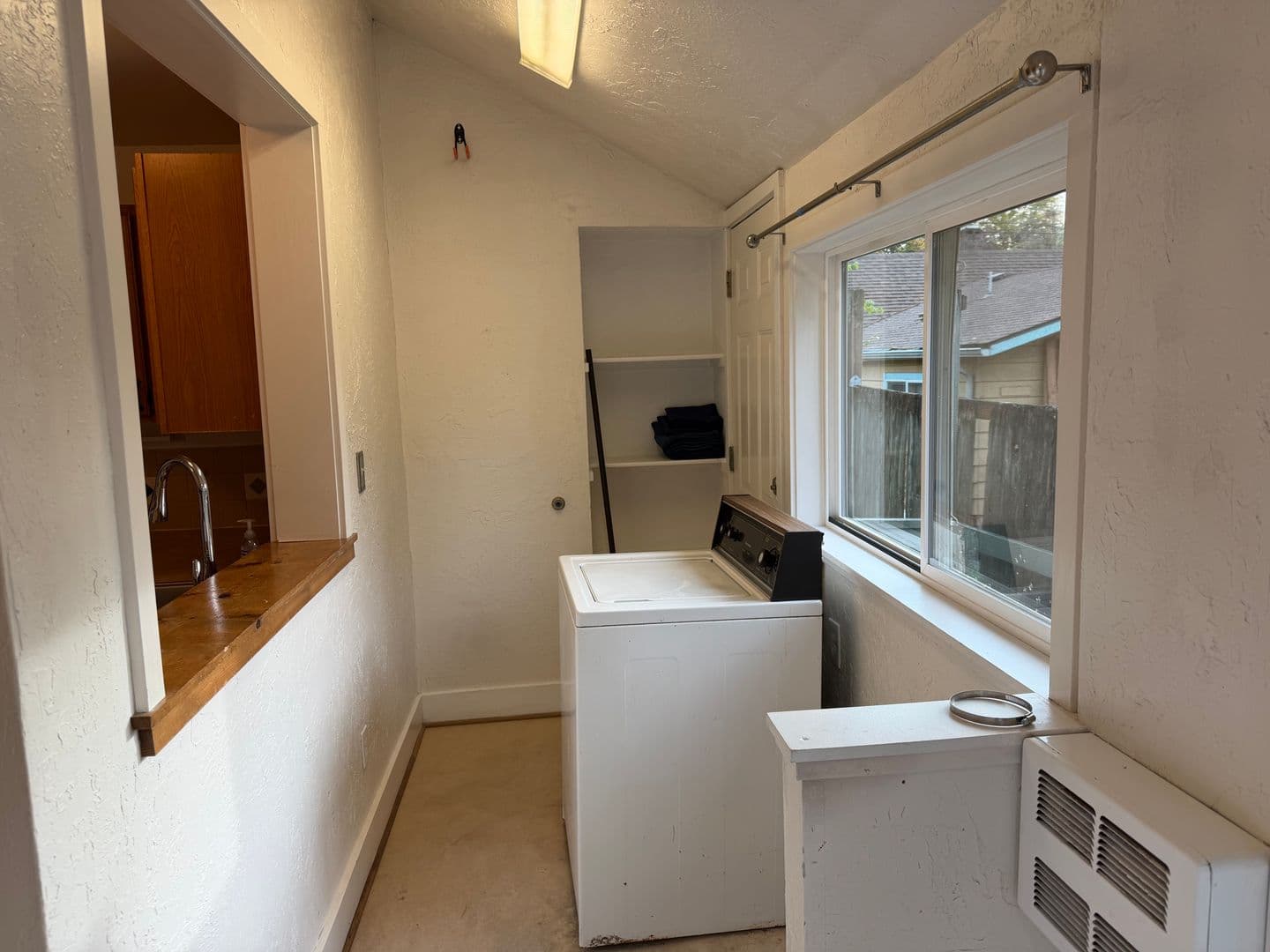 Eugene House: 1136 W 8th Ave