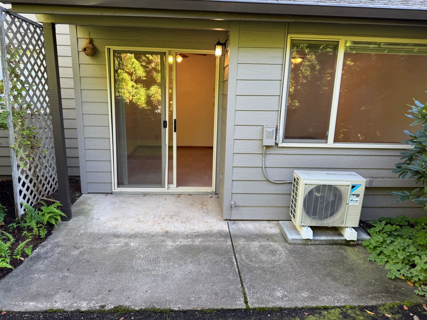 Eugene Apartment: 1609 Adkins St.