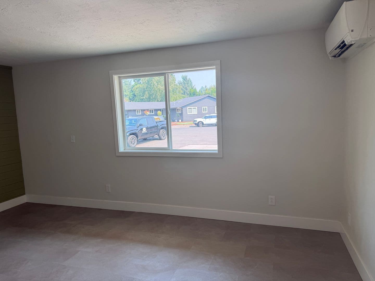 Eugene House: 240 Rose Ct. Unit B