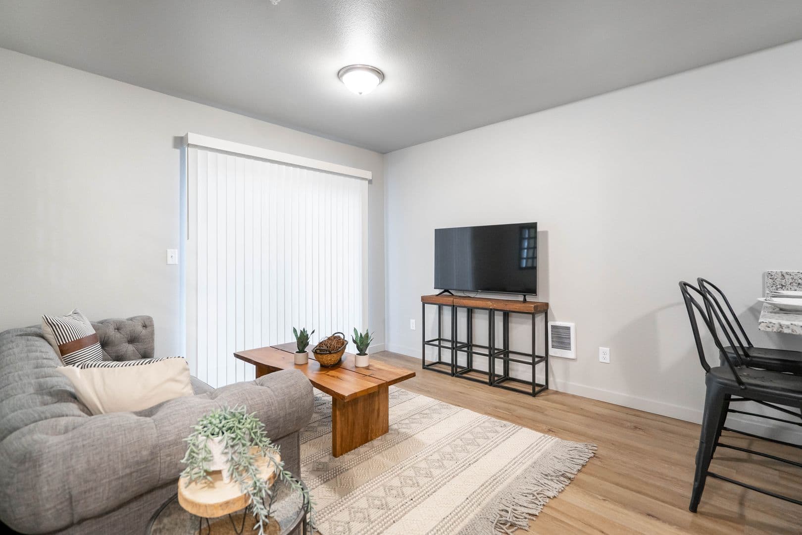 Cottage Grove Apartment: 555 N. River Rd.