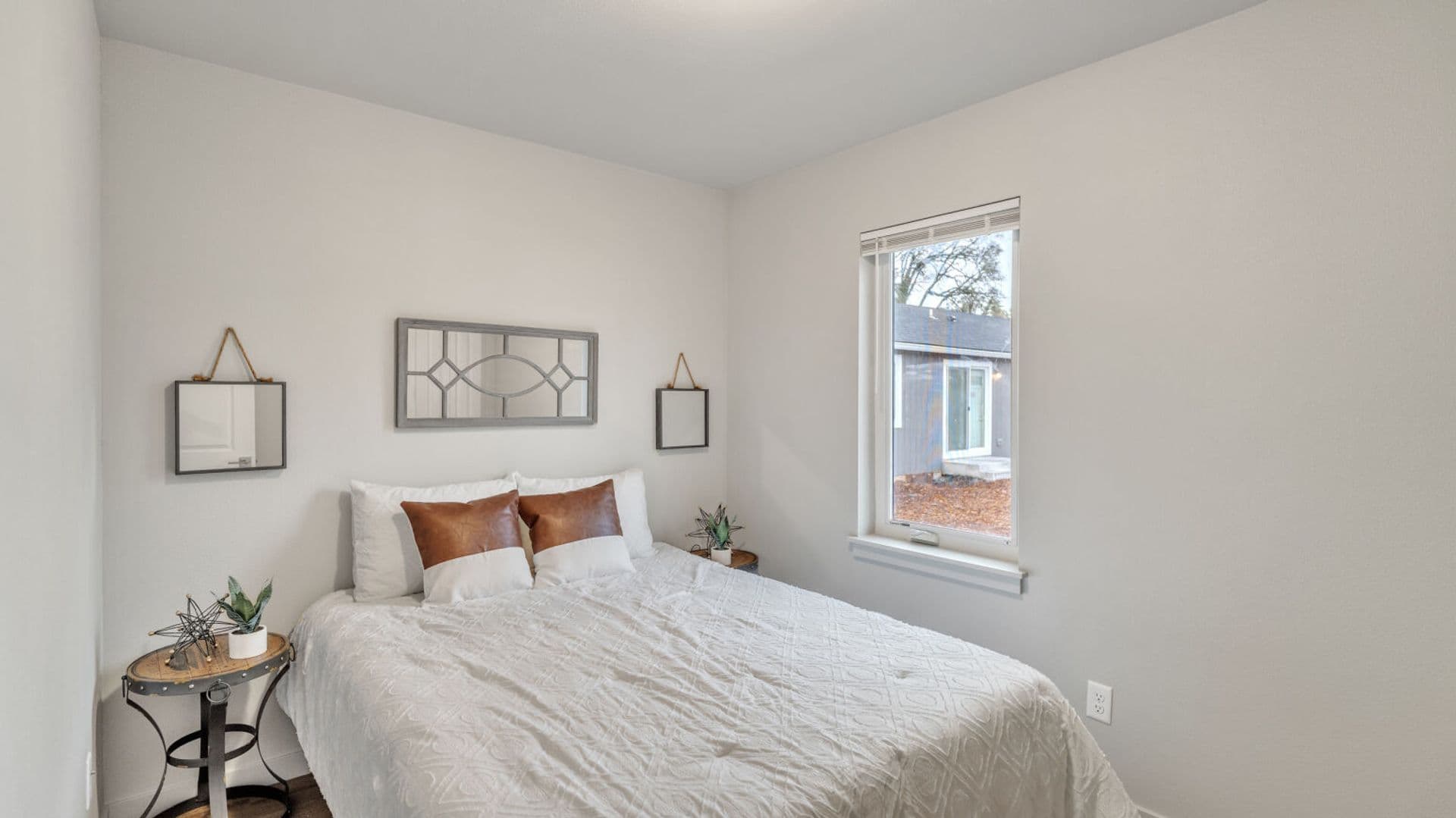Cottage Grove Apartment: 555 N. River Rd.
