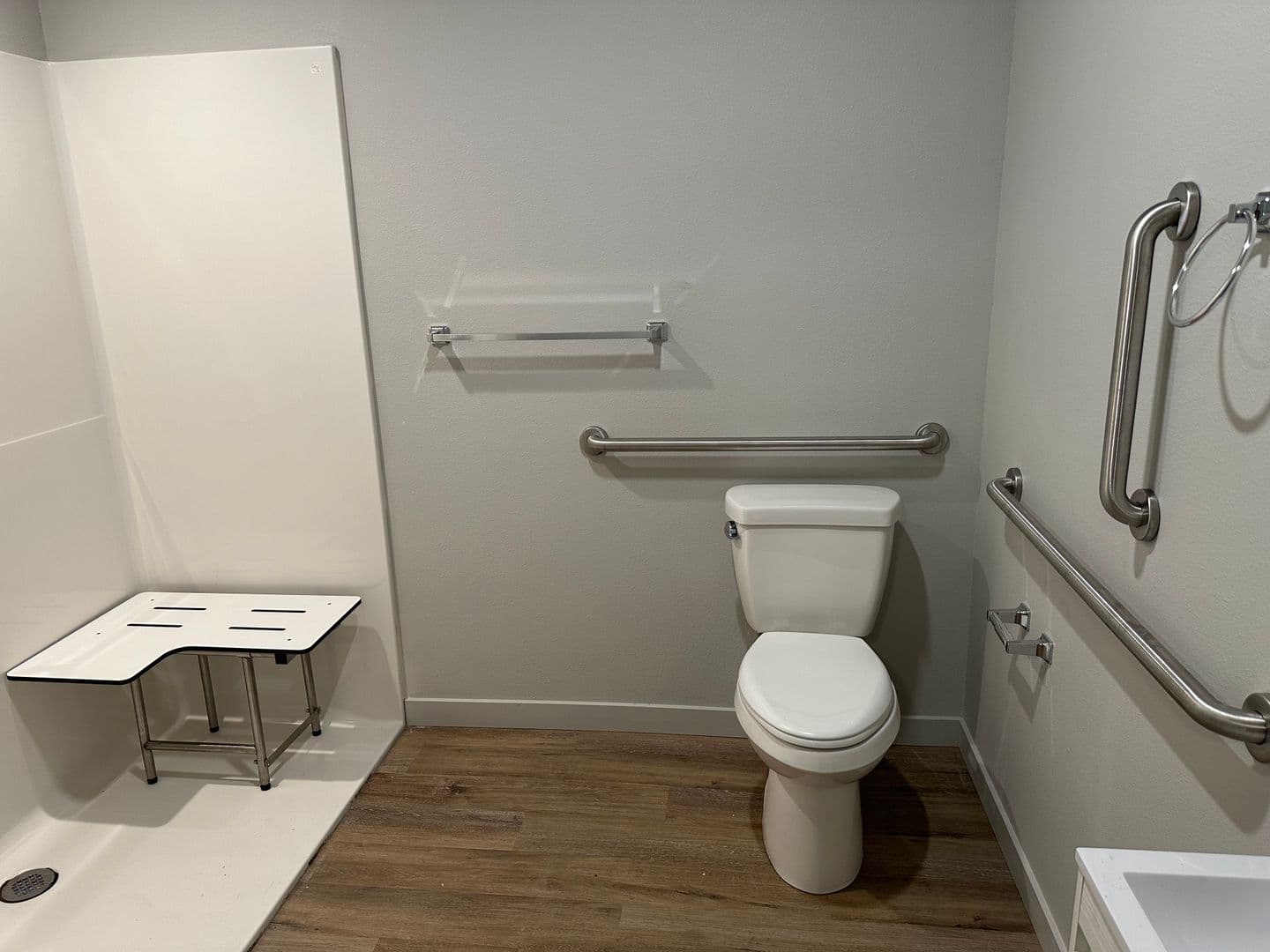 Cottage Grove Apartment: 555 N. River Rd.