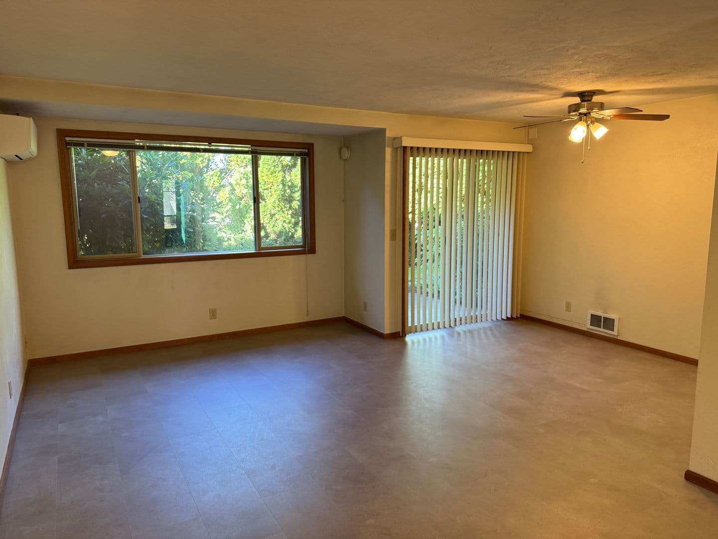 Eugene Apartment: 1609 Adkins St.