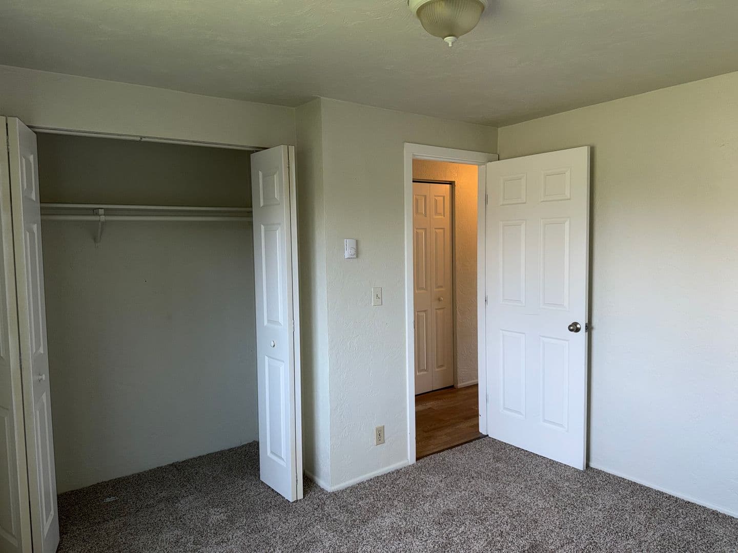Junction City Apartment: 165 SW Kalmia St.