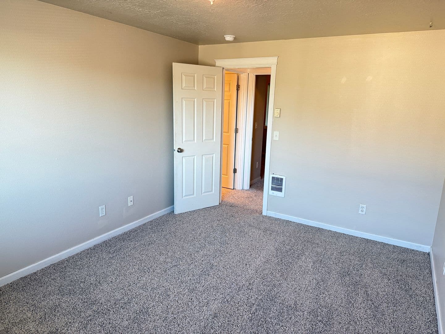 Springfield House: 5941 Aster St