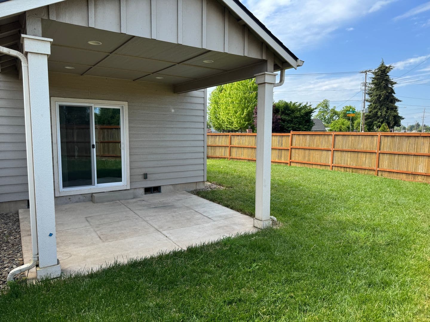 Eugene House: 53 Hillview Ln. 1