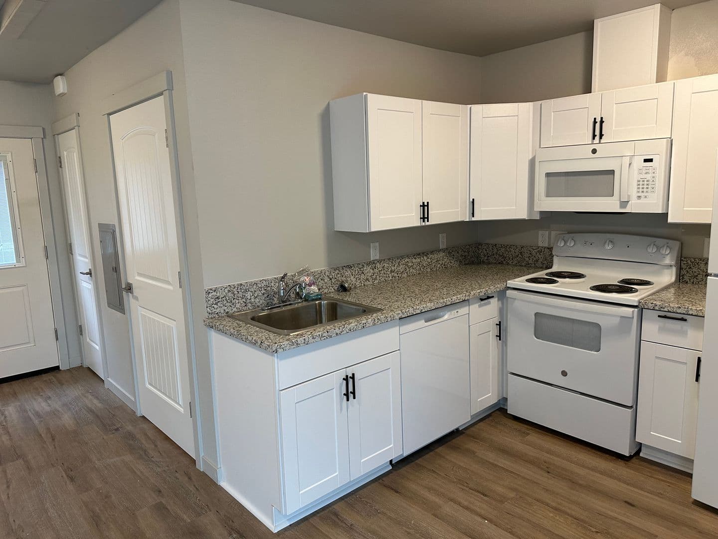 Cottage Grove Apartment: 555 N. River Rd.