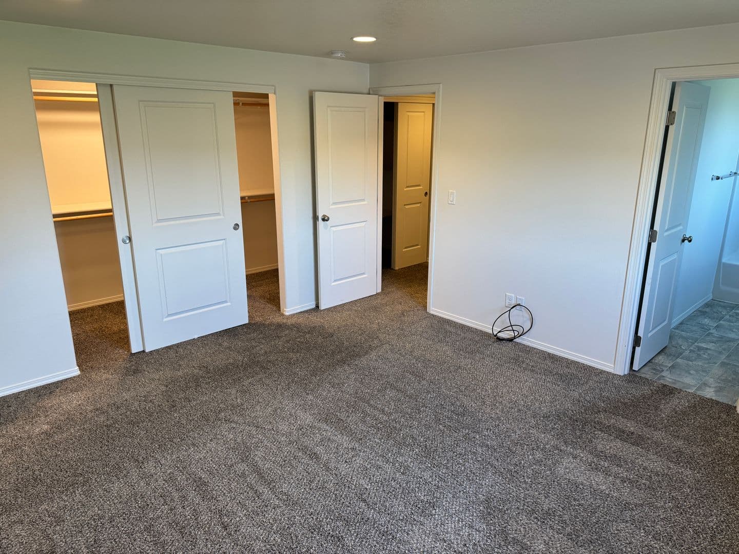 Eugene House: 53 Hillview Ln. 1