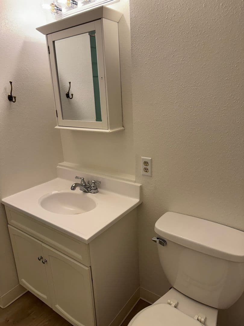 Eugene House: 875 Horn Ln