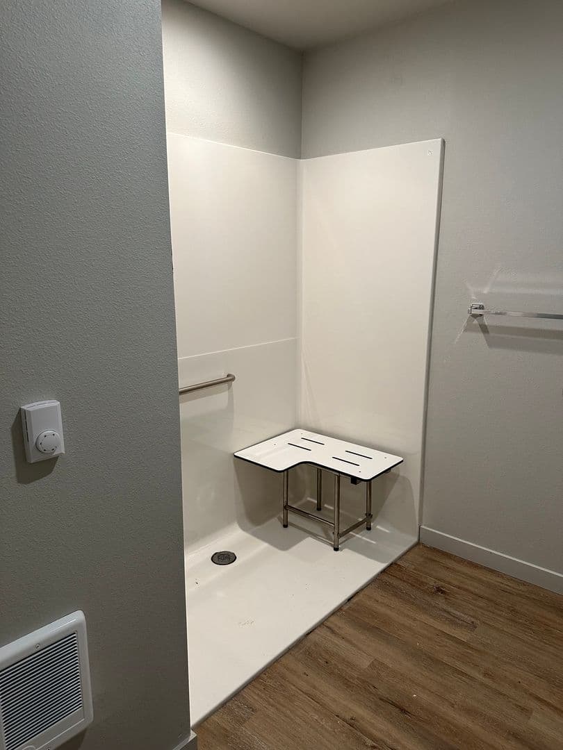 Cottage Grove Apartment: 555 N. River Rd.