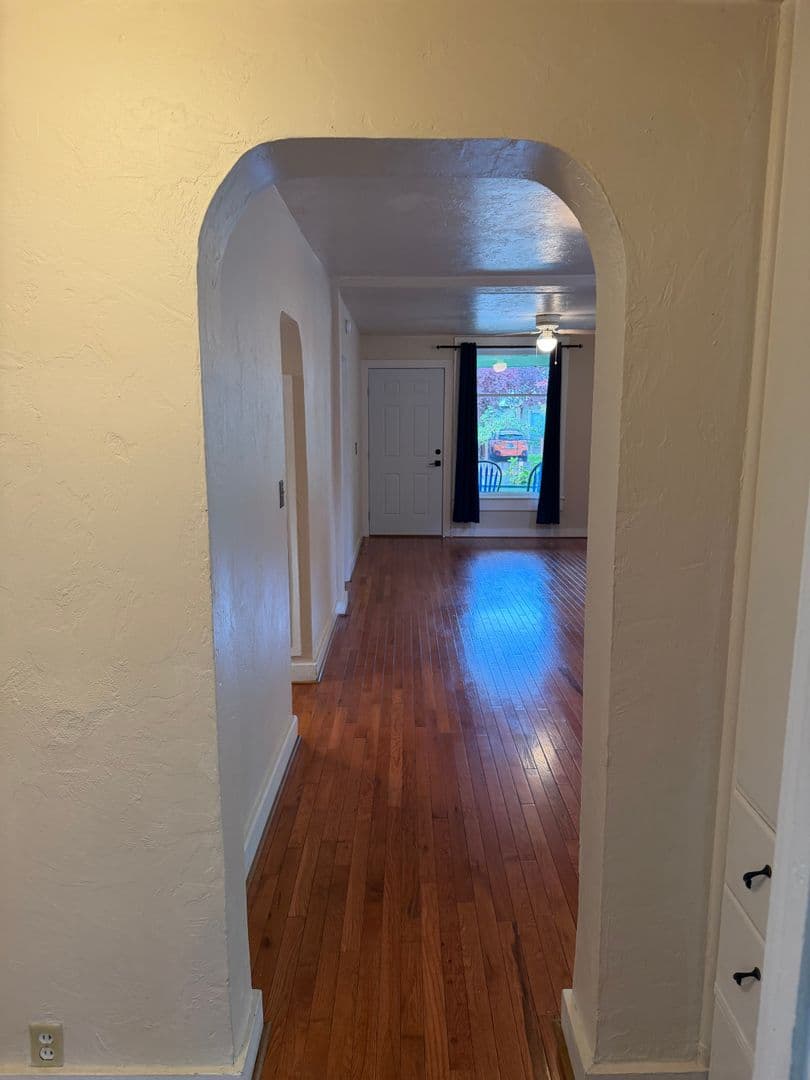 Eugene House: 1136 W 8th Ave