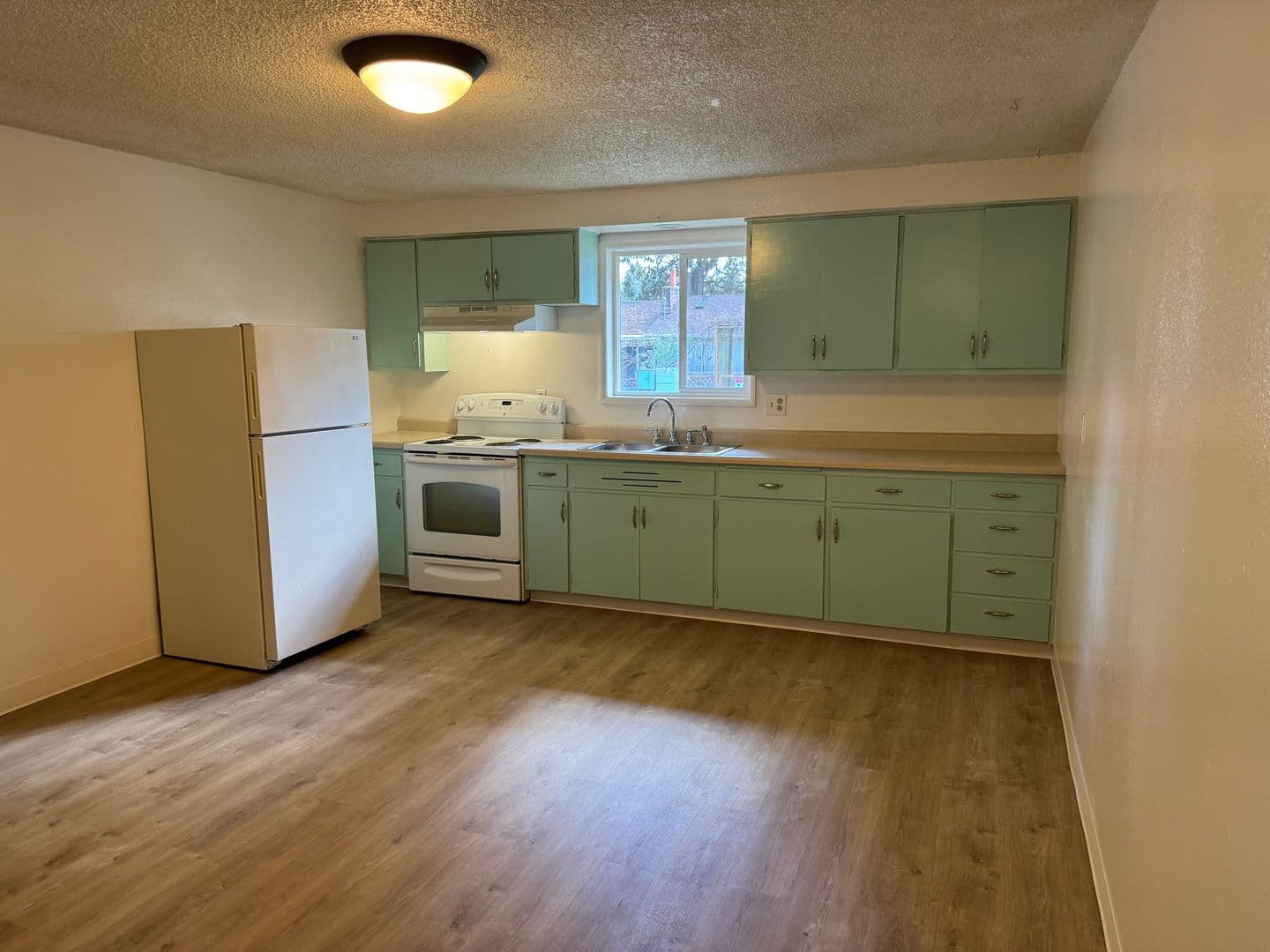 Eugene House: 875 Horn Ln