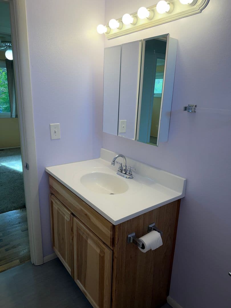 Eugene House: 3135 W 14th Ave