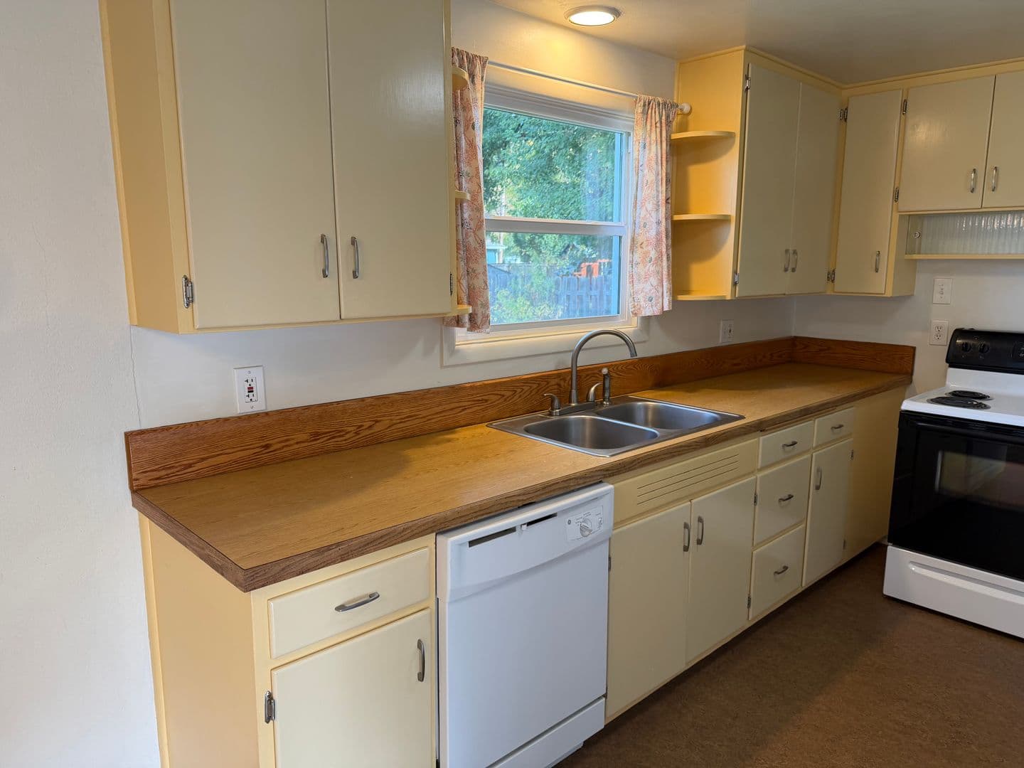 Eugene House: 3135 W 14th Ave