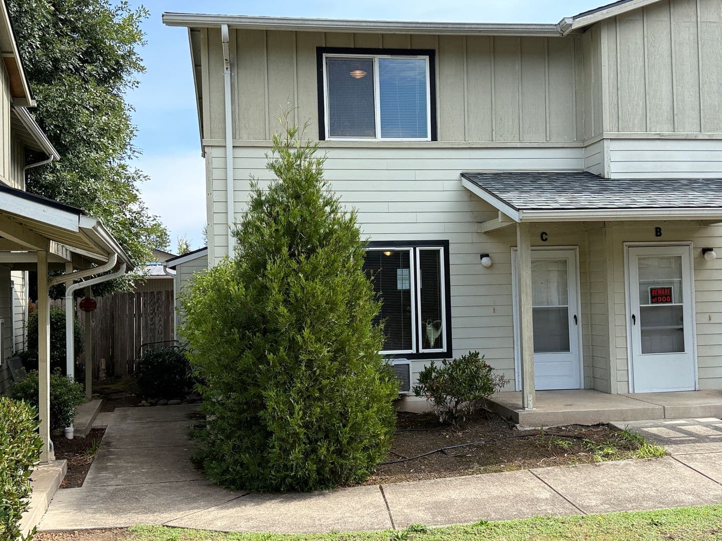 Springfield Apartment: 6280 Aster St.