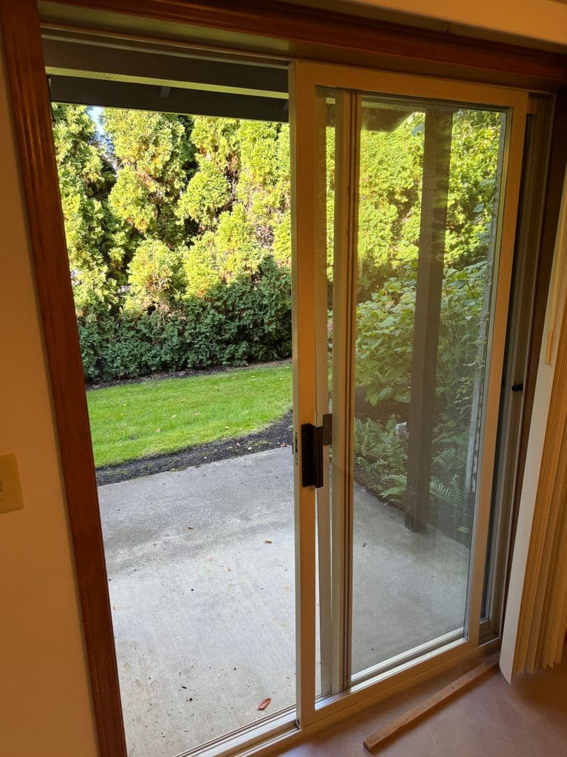 Eugene Apartment: 1609 Adkins St.