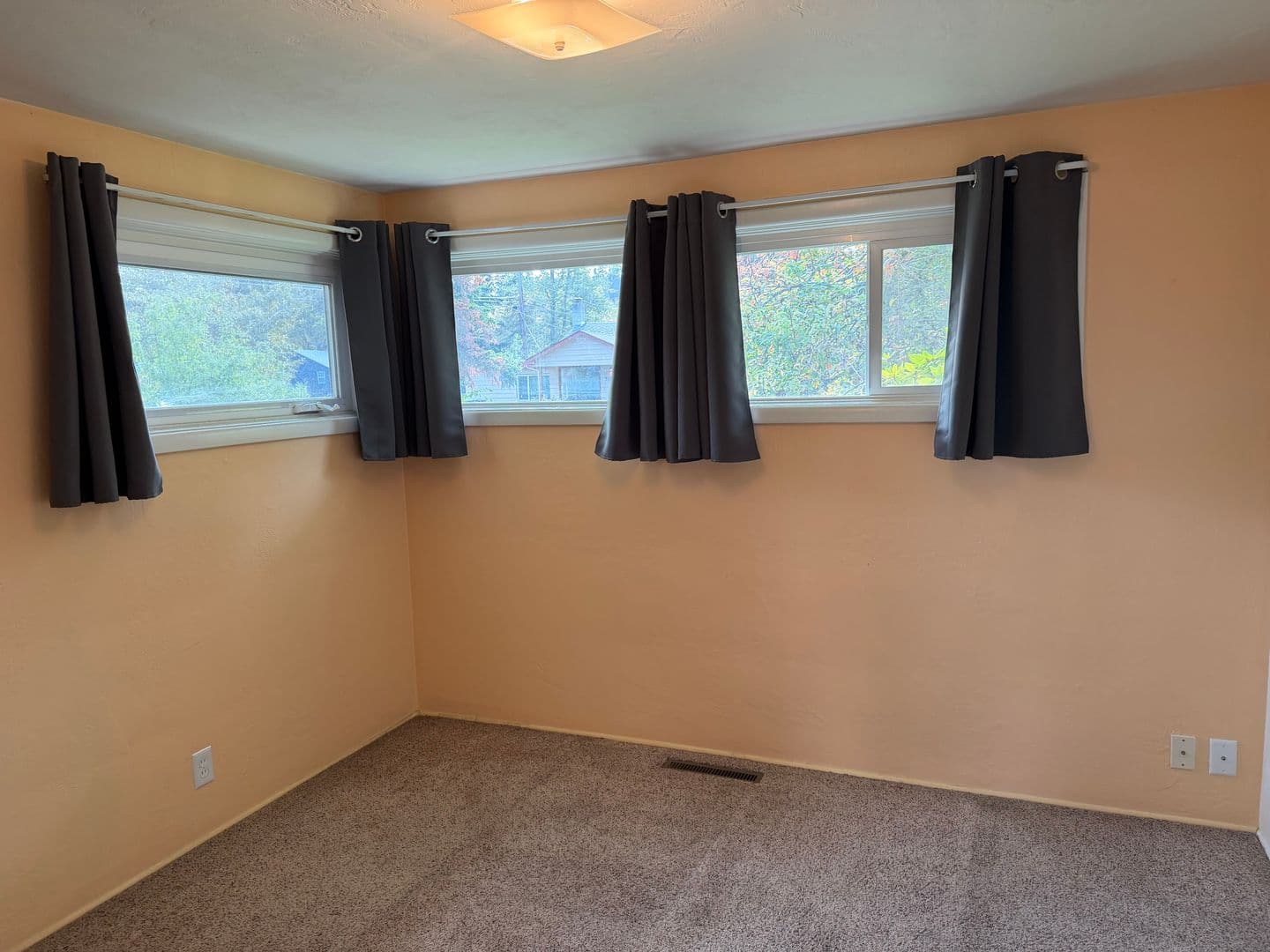 Eugene House: 3135 W 14th Ave